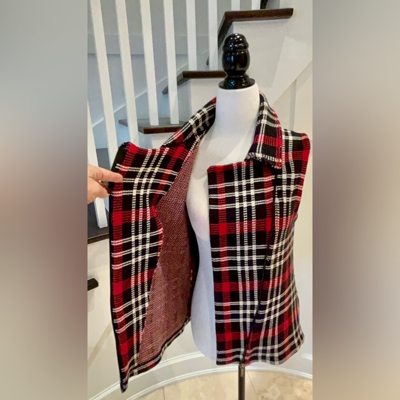 Last Chance! CHAPS Mitty Plaid Sleeveless Sweater Vest - Picture 7 of 11